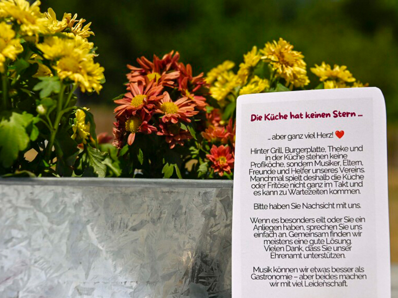 Sommerliche Festimpression an der Saalenberghalle