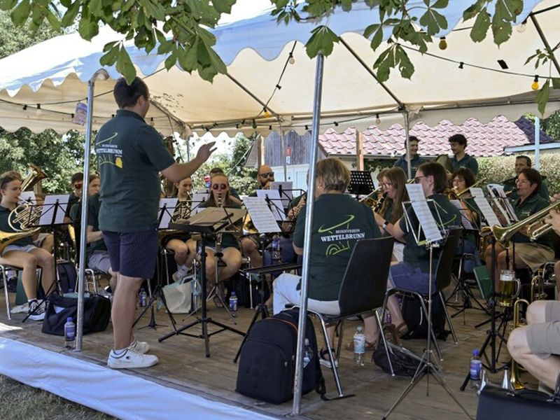 Gemeinschaft und Musik beim Sommerfest 2026